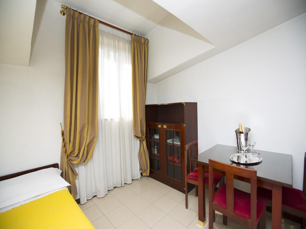 Hotel Residence Villa Tassoni Ρώμη Εξωτερικό φωτογραφία
